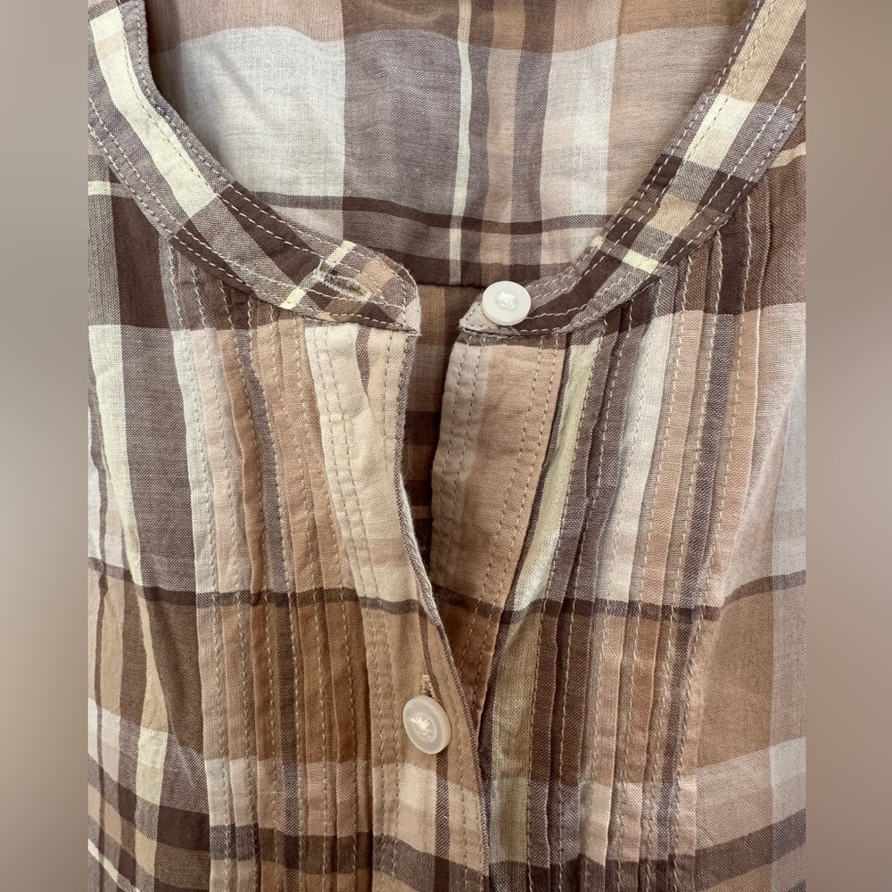 NWT. Women’s cute plaid top. Size large. - Picture 2 of 8